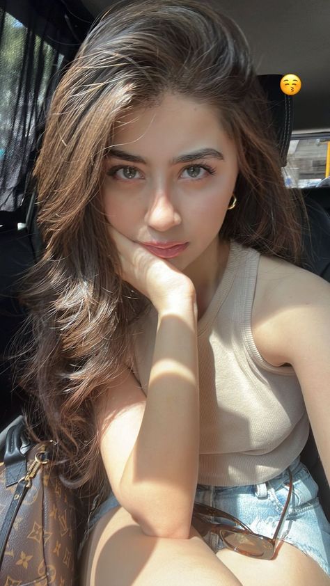 Stories • Instagram Oman Girls, Aditi Bhatia, Aditi Rao, Muscat Oman, Hair Inspiration Long, Stylish Dpz, Self Portrait Poses, Wedding Makeup Looks, Muscat