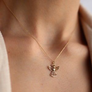 Gold pedant guardian angel || 18k Doctor Jewelry, Real Gold Chains, Gold Angel, Angel Necklace, Gold Chain With Pendant, Angel Pendant, Gold Lace, Luck Charms, Dainty Jewelry