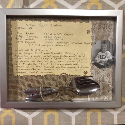 Recipe Display Ideas, Family Heirloom Display, Genealogy Crafts, Framed Recipes, Shadow Box Memory, Memorabilia Display, Memory Crafts, Memory Pillows, Food Displays