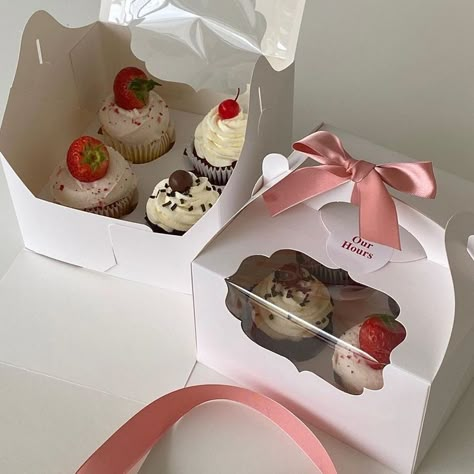 Cupcake Packaging, Baking Packaging, Dessert Packaging, Bakery Packaging, Cake Packaging, Cute Desserts, Cake Shop, Pretty Cakes, Cute Cakes