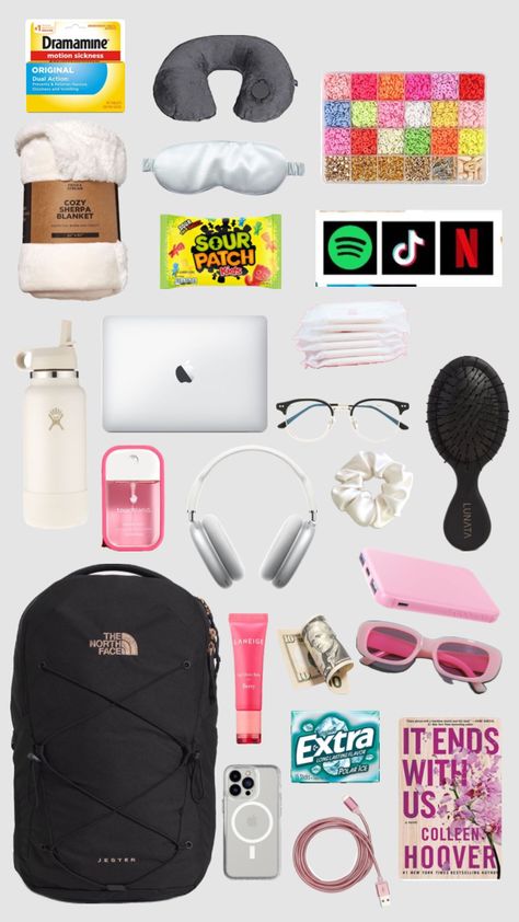 What to bring on a road trip!🚗💕 Long Car Ride Outfits, Trip Essentials Packing Lists, Road Trip Bag, Road Trip Kit, Girls Roadtrip, Long Car Trips, Preppy Travel, Road Trip Outfit, Airplane Kids