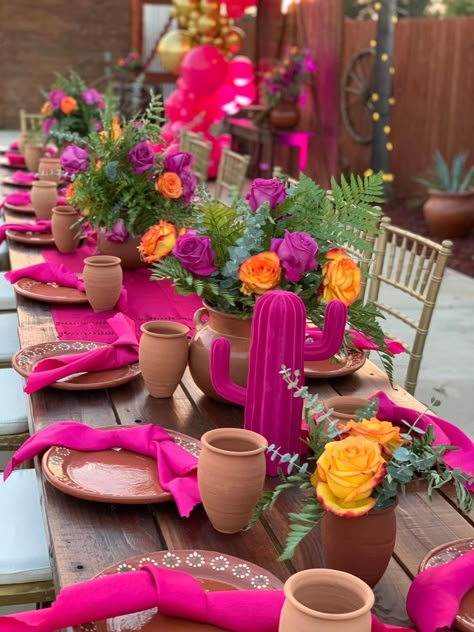 Mexican Dinner Party Decorations, Fiesta Centerpieces Mexican, Mexican Party Centerpiece, Red And Gold Quinceanera, Mexican Centerpiece, Gold Quinceanera Dresses, Flowers Table Decor, Emerald Green Quince, Mexican Dinner Party