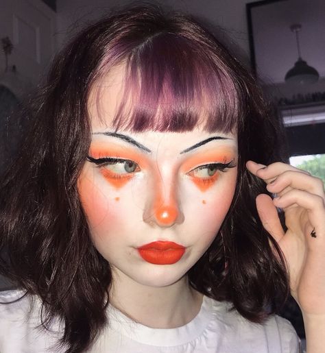 Orange look inspired by @oddlyyvie also yes the brows are tragic bc I panicked and I’m nowhere near an expert 😂 also it’s my birthday so… Orange Clown Makeup, Makeup Things, Female Clown, Orange Makeup, Kids Camp, Halloween Clown, Clowning Around, Easy Paper Crafts Diy, It S My Birthday