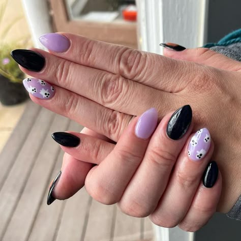 Halloween Short Almond Nails, Cute Witch Nails, Cute Halloween Nails Almond Shape, Lavender Fall Nails, Cute Pastel Halloween Nails, Purple Halloween Nails Almond, Halloween Nails With Purple, Halloween Pastel Nails, Purple Halloween Nails Simple