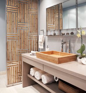 This bathroom divider was created by embedding real bamboo pieces in resin. Asian Bathroom, Dream Spa, Spa Style Bathroom, Asian Interior Design, Dreams Spa, Japandi Interior Design, Asian Interior, Bamboo Decor, Bamboo Bathroom