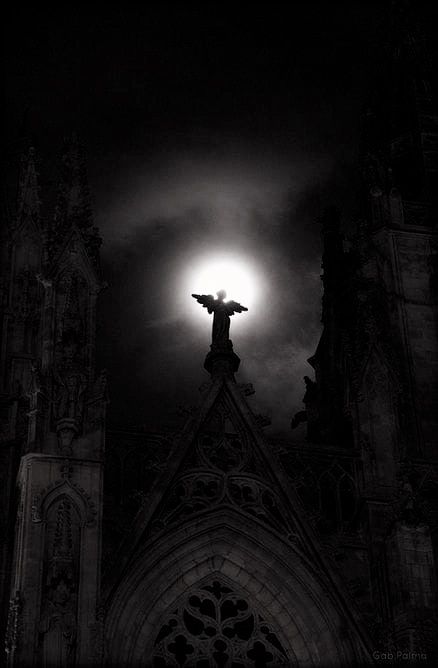 Goth Architecture, Dark Souls Artwork, Church Aesthetic, Gothic Cathedrals, Vampire Goth, Gothic Wallpaper, Crazy Wallpaper, Discord Pfp, Gothic Aesthetic