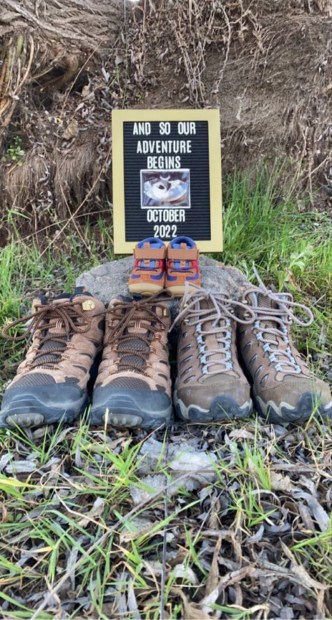 Pregnancy Announcement Mountains, Hiking Baby Announcement, Hiking Pregnancy Announcement, Adventure Baby Announcement, Mountain Pregnancy Announcement, Adventure Baby Shower Theme, Baby Hiking, Pregnancy Announcement Family, Unique Pregnancy Announcement