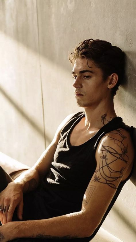 Hero Fiennes Tiffin Aesthetic, Hero Fiennes Tiffin After, Hero Fiennes Tiffin Hardin, Mens Haircuts Short Hair, After Everything, Hot Hero, Palm Tattoos, Cool Chest Tattoos, Hardin Scott