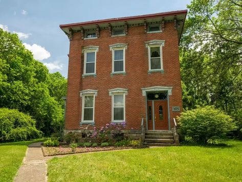 Old Brick Houses Exterior, 1800s Brick House, Old Brick Homes, Old Brick House, In Law Apartment, Brick Farmhouse, Brick Houses, Usa House, Home Structure