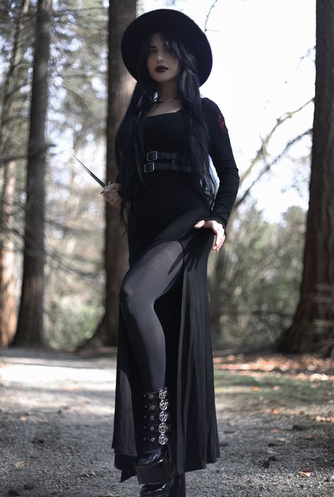 Dark Beauty Fashion, Killstar Clothing, Goth Look, Alt Girls, Model Makeup, Corset Fashion, Witchy Fashion, Metal Girl, Alt Fashion