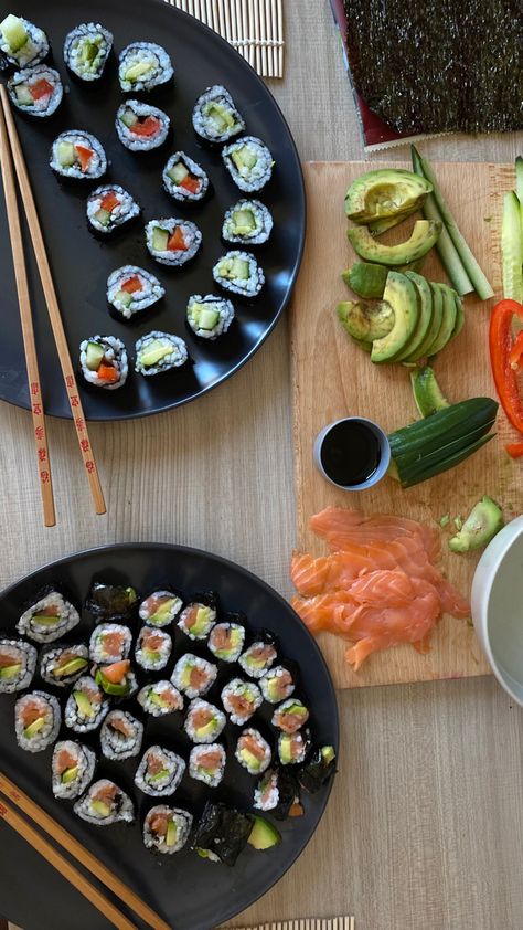 Making Sushi At Home Aesthetic, Sushi Date At Home, Sushi Making Aesthetic, Homemade Sushi Night, Homemade Sushi Aesthetic, Sushi Bar Party, Sushi Night Aesthetic, Sushi Night At Home, Sushi Making Party