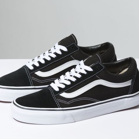 Black Old Skool Vans, Best Sandals For Men, Tennis Vans, Vans Vintage, Vans Old School, Old School Vans, Black And White Vans, Vans High, Tenis Vans