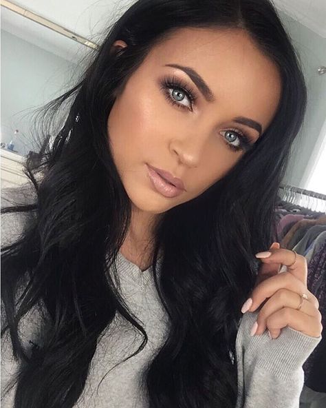 Stephanie Ledda, Chocolate Hair, Beauty Vlogger, Chit Chat, Velvet Matte, Beautiful Lips, Hair Envy, Matte Lip, Light Hair