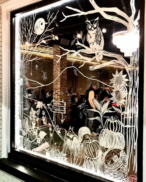 Small Window Display Ideas, Autumn Store Window Displays, Halloween Window Mural, Fall Window Drawing Ideas, Coffee Shop Window Art, Halloween Store Window Display, Fall Boutique Window Display, Halloween Window Drawing, Thanksgiving Window Art