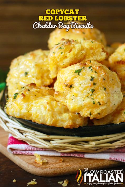 Copycat Red Lobster, Red Lobster Cheddar Bay Biscuits, Red Lobster Biscuits, Cinnabon Cinnamon Rolls, Cheddar Bay Biscuits, The Slow Roasted Italian, Cheddar Biscuits, Red Lobster, Monkey Bread