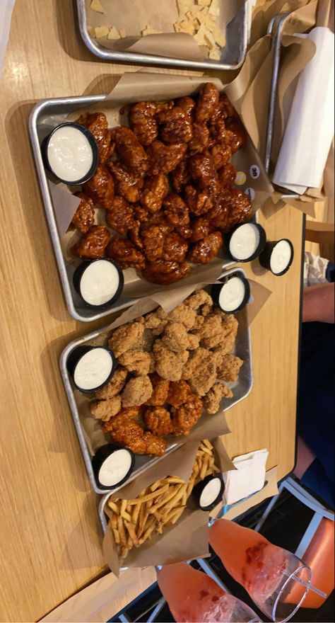 Birthday Party Food Black People, Party Food Black People, Food Black People, Snack Organizer, Buffalo Wild, Buffalo Wild Wings, Soul Food Dinner, Night Food, Junk Food Snacks