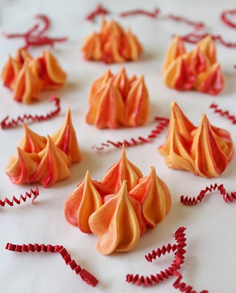 Dragon Flame Meringue Cookies - Alison's Wonderland Recipes Vanilla Meringue Cookies, Vanilla Meringue, Chinese New Year Cookies, Dragon Flame, Meringue Cookie Recipe, New Year's Desserts, Red Flames, Dragon Cookies, Meringue Recipe