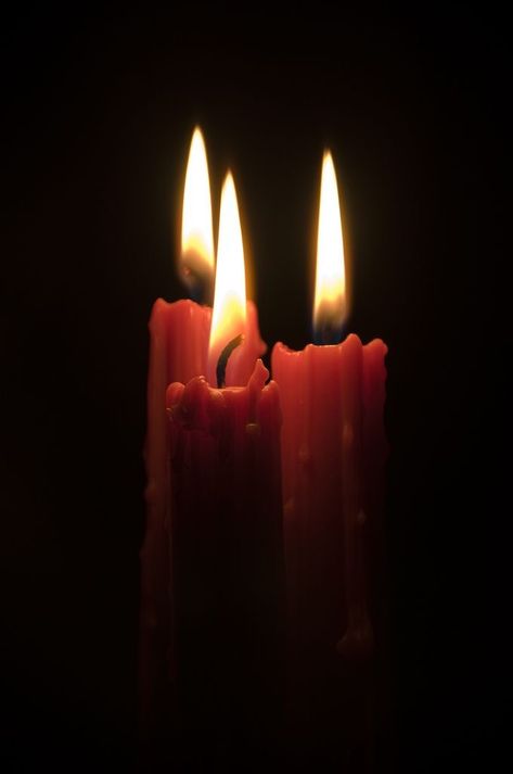 Melted Candles Aesthetic, Candle Painting Art, Candle Art Painting, Candle Tattoo Design, Candle Photography Dark, Candle Photography, Candle Fire, Arte Aesthetic, Beaded Candle