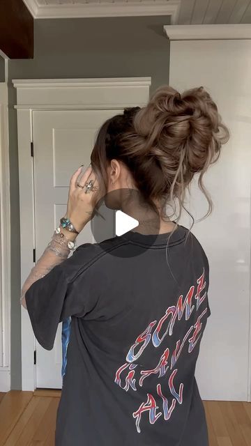 Messy Bun Thick Hair Tutorial, Messy Bun Hairstyles Tutorials, Messy Bun Tutorial For Long Hair, Messy Bun Long Hair, Function Hairstyles, Long Hair Messy Bun, Elegant Messy Bun, Cute Messy Buns, Holiday Party Hair