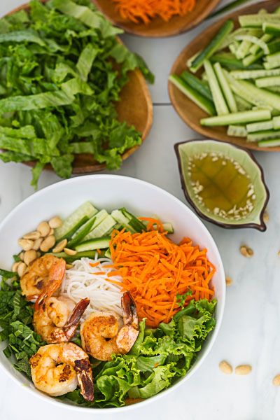 Shrimp Vermicelli Bowls (or make with tofu instead) - find me a little peanut sauce and I'm in heaven! Shrimp Vermicelli, Vermicelli Bowl, Vermicelli Recipes, Traditional Dishes, Cook Smarts, Bowl Recipe, Idee Pasto Sano, Asian Cooking, Asian Dishes