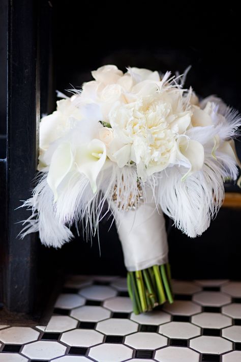 Art Deco Wedding Flowers, Feather Wedding Decorations, Brides Flowers Bouquet, Prom Bouquet, Feather Bouquet, Jeweled Bouquet, Wedding Flowers Roses, Old Hollywood Wedding, Great Gatsby Wedding