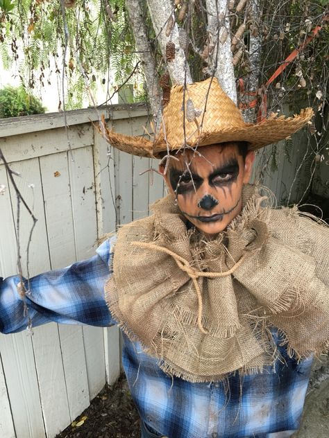 Mens Scarecrow Makeup, Diy Scary Scarecrow Costume, Scarecrow Costume Makeup Men, Diy Halloween Costumes Scarecrow, Halloween Scarecrow Decorations, Men Scarecrow Makeup, Mens Scarecrow Costume, Scarecrow Costume Men, Halloween Scarecrow Ideas