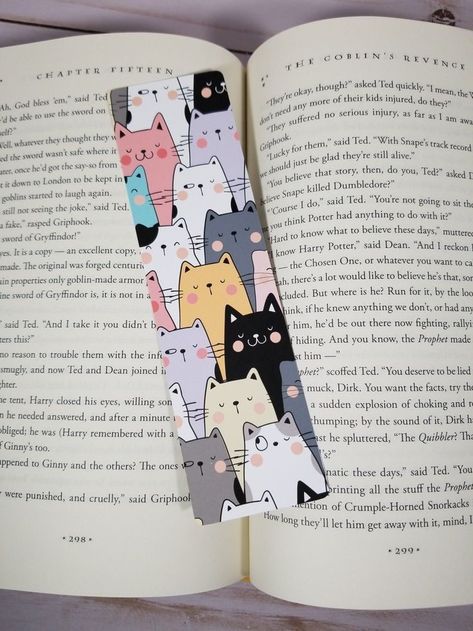 Bookmark Crochet Tutorial, Bookmark Easy, Bookmark Crochet, Handmade Bookmarks Diy, Penanda Buku, Creative Bookmarks, Bookmark Craft, Handmade Bookmarks, Bookmark Ideas