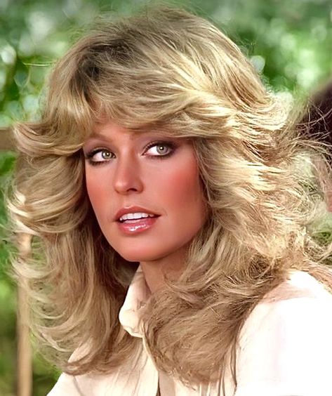 Farah Fawcett Hair, 70s Haircuts, Honey Brown Hair Color, 70’s Hair, Fawcett Hair, Farah Fawcett, 1970s Hairstyles, Farrah Fawcet, Brown Hair Shades