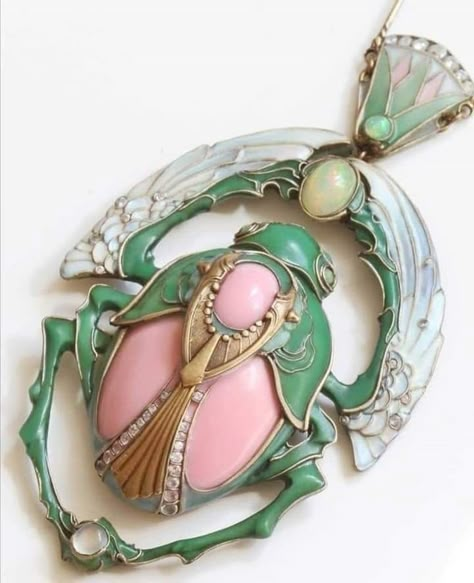 Art Nouveau Insects, Art Deco Beetle, Art Nouveau Magazine, Bijoux Art Nouveau, Art Deco Art, Magazine Fashion, Insect Jewelry, Deco Art, Art Nouveau Jewelry