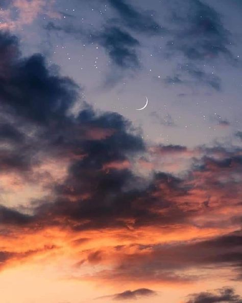 Follow me on instagram. caro_rito1 Clouds And Stars, Moon Clouds, Sky Moon, Star Cloud, Moon Photography, Pretty Sky, Beautiful Moon, Photo Overlays, Star Sky