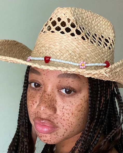 Cowgirl Hat Outfit, Granola Girl Outfits, Straw Cowgirl Hat, Devon Lee Carlson, Hat Aesthetic, Straw Cowboy Hat, Beach Vacay, Lack Of Color, Nail Tattoo