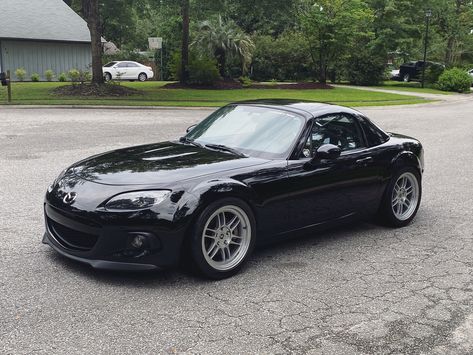 Miata.net forum member DeshuL’s heavily modded 2006 NC1 in Brilliant Black. Front end changed to NC3 2006 Mazda Miata Mx5, Black Mazda Miata, Nb Miata Mods, Mazda Miata Black, Mx5 Nc Modified, Nc Mx5, Black Miata, Mazda Mx5 Nc, Miata Mods