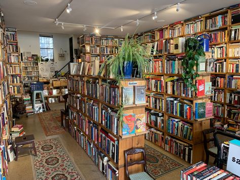 Spain Bookstore, Coffee Bookshop, Second Hand Bookstore, Bookstore Design, Addie Larue, Opening A Coffee Shop, Bookstore Cafe, Birthday Inspo, Tea House