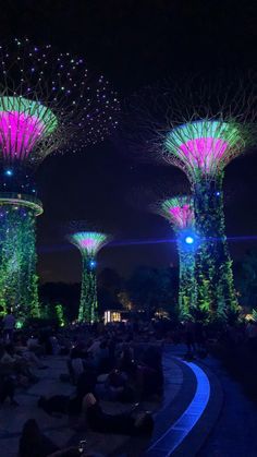 Gardens by the Bay light show in Singapore #Singapore #garden #gardensbythebay #asia #lightshow #pretty #attractions #musical #colourful #night #best #top #instagrammable Singapore Light Show, Singapore Aesthetic Video, Singapore Night Aesthetic, Singapura Aesthetic, Colourful Video, Garden By The Bay Singapore, Singapore Aesthetic, Supertree Grove, Singapore Attractions