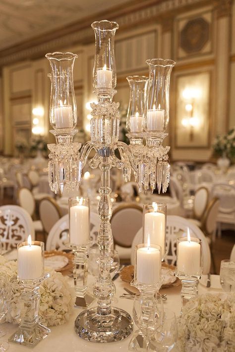 Royal Wedding Centerpiece Ideas, Vintage Glam Party Decor, Chandelier Centerpiece Wedding, Candleabras Wedding, Wedding Chandelier Ideas, Crystal Themed Wedding, Victorian Themed Wedding, Tall Candelabra Wedding, Gold Candelabra Wedding