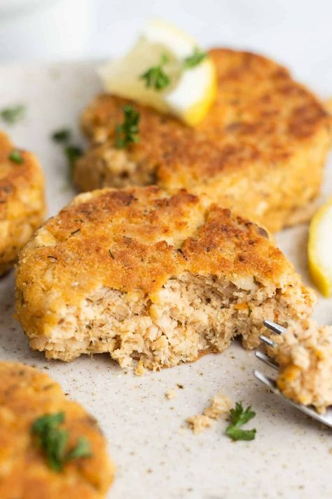 Gluten Free Salmon Patties, Grain Free Dessert Recipes, Baked Salmon Patties, Canned Salmon Patties, Gluten Free Salmon, Salmon Patties Recipe, Turkey Meatball Recipe, Grain Free Desserts, Macro Friendly Recipes