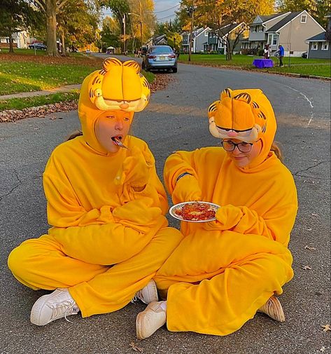 Garfield Birthday, Fat Orange Cat, Garfield Pictures, Garfield Images, Garfield Cat, Us Core, Fat Cat, Orange Cat, Halloween Costume Ideas