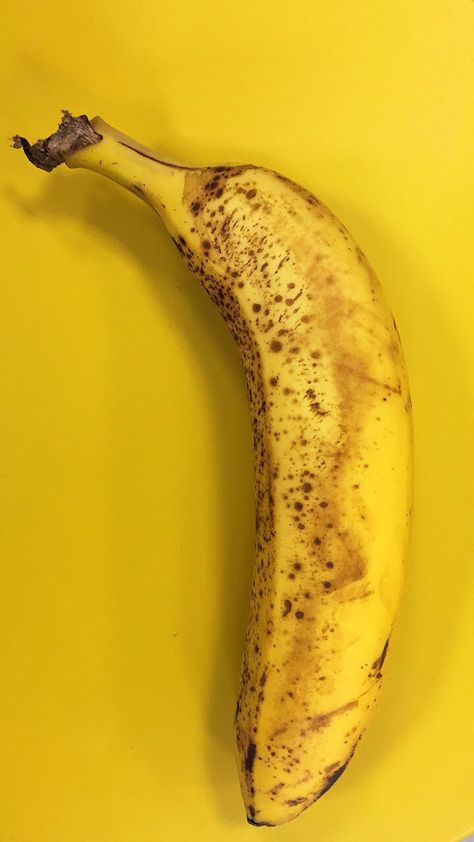 Banana, the real yellow.  Andy Warhol Pantone color banana. Banana Picture, Aesthetic Tumblr Backgrounds, Chiquita Banana, Punjabi Culture, Buddha Art Drawing, Food Sculpture, Banana Art, Banana Plants, Tumblr Backgrounds