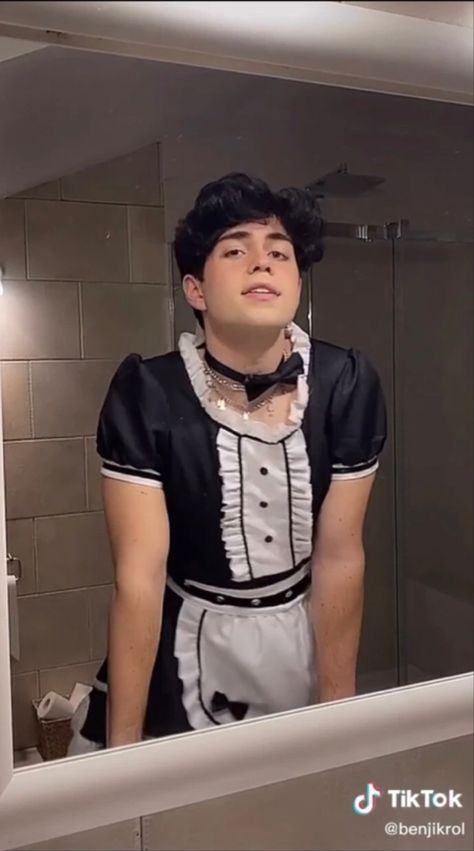 Guy In Maid Outfit, Benij Krol, Fem Boy Aesthetic, Men Wearing Makeup, Maid Outfit Anime, Boys In Skirts, Guys In Skirts, Benji Krol, Genderless Fashion