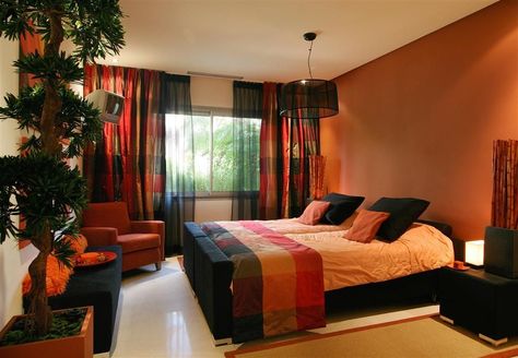 Orange And Brown Bedroom Ideas, Burnt Orange Bedroom Walls, Brown Orange Bedroom, Red And Orange Bedroom, Red Orange Bedroom, Orange And Brown Bedroom, Orange Bedroom Walls, 70 Bedroom, Orange Bedroom Ideas