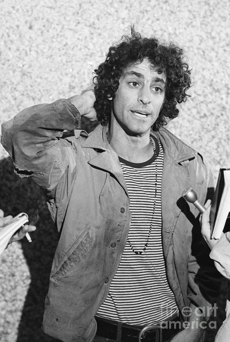 Abbie Hoffman, Hippie Boy, Navigating Life, Candid Photography, Che Guevara, Hair Cuts, Photography, Black