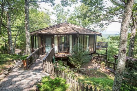 Perched on a mountainside, you'll find one of the most extraordinary accommodations in all of Virginia. The Mountain Octagon is an 8-sided yurt with glass walls and exquisite views. Cabin With Big Windows, Camping House, Yurt Home, Yurt Living, Virginia Mountains, Mountain Getaway, Big Windows, Nature View, Mountain Cabin