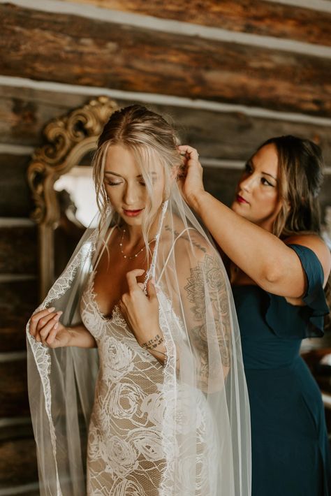 Bride And Maid Of Honor Pictures Getting Ready, Bride Maid Of Honour Photos, Bride And Made Of Honor Photos, Bride And Maid Of Honor Photos, Maid Of Honor Pictures With Bride, Maid Of Honor Photo Ideas, Bride And Maid Of Honor Pictures, Maid Of Honor Photos, Bridal Getting Ready Pictures