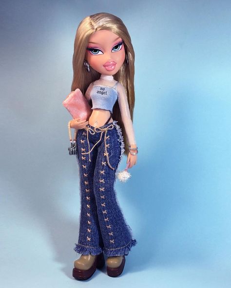 Chloe Bratz Outfit Ideas, Bratz Jeans Outfit, Bratz Jeans, Chloe Outfit, Bratz Doll Makeup, Bratz Fashion, Bratz Doll Outfits, Y2k Bratz, Brat Doll