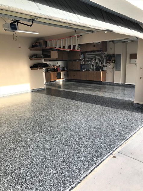 Epoxy Garage Floor Coating, Garage Epoxy, Garage Boden, Garage Floor Paint, Garage Floor Coatings, Concrete Patio Designs, Garage Renovation, Garage Floor Epoxy, Decor Front Porch