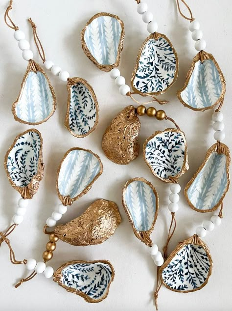 Painted Oyster Christmas Ornaments #etsyornaments #etsy #handmadeornaments #handmade #handmadegifts #diygifts #ornaments #ornament #christmasornament Oyster Tree, Beach House Christmas, Oyster Shells Diy, Etsy Christmas Ornaments, Hosting Gift, Scallop Shell Craft, Shells Decor, Oyster Shell Ornaments, Oyster Shells Decor