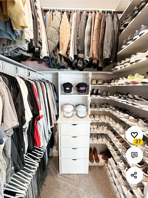 Walk In Closet Room Ideas, Girlie Office, Narrow Closet Design, Wire Closet Shelving, Small Dressing Rooms, Outdoor Shower Diy, Closet Redo, Glass Castle, Classy Closets