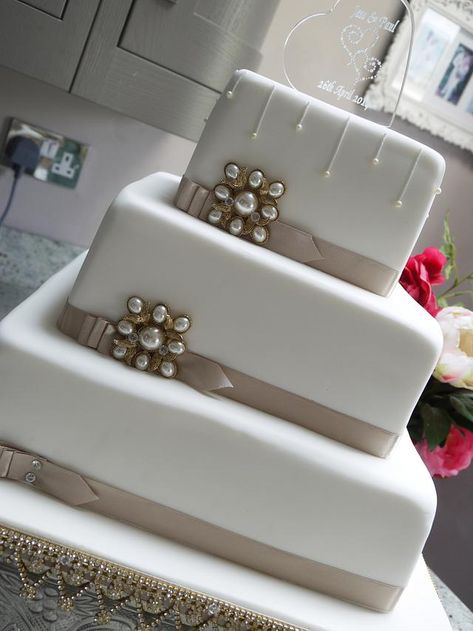 50th Wedding Anniversary Cakes Square, Square Wedding Cake Designs, Square Wedding Cakes Simple, Wedding Cake Designs Elegant, Square Wedding Cake, 50th Wedding Anniversary Cakes, Wedding Cakes Elegant, Wedding Anniversary Cakes, Square Wedding Cakes