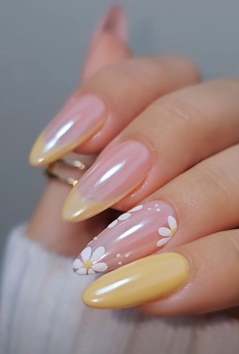 Yellow Homecoming Nails, Yellow Design Nails, Nail Designs Yellow, Light Orange Nails, Yellow Nails Ideas, Sunshine Nails, Trends Nails, Aesthetic Nails, Nails Aesthetic