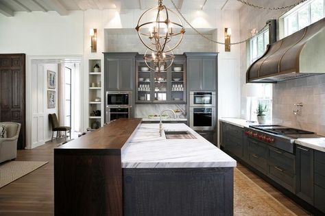 Stunning kitchen features charcoal gray shaker cabinets paired with Calacatta Ondulato Marble countertops and backsplash. Cambria Quartz Kitchen Countertops, Серая Кухня, Cambria Quartz, Quartz Kitchen Countertops, Gray Cabinets, Quartz Kitchen, Classic Kitchen, Grey Kitchen Cabinets, Grey Kitchen